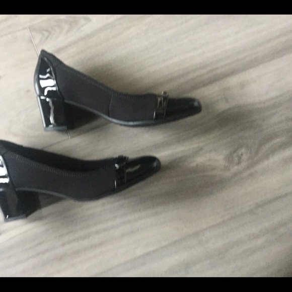Black Low Heeled Pumps - Picture 3 of 5